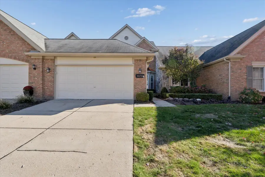 16252 Country Knoll Drive, Northville, MI 48168 - Image #2