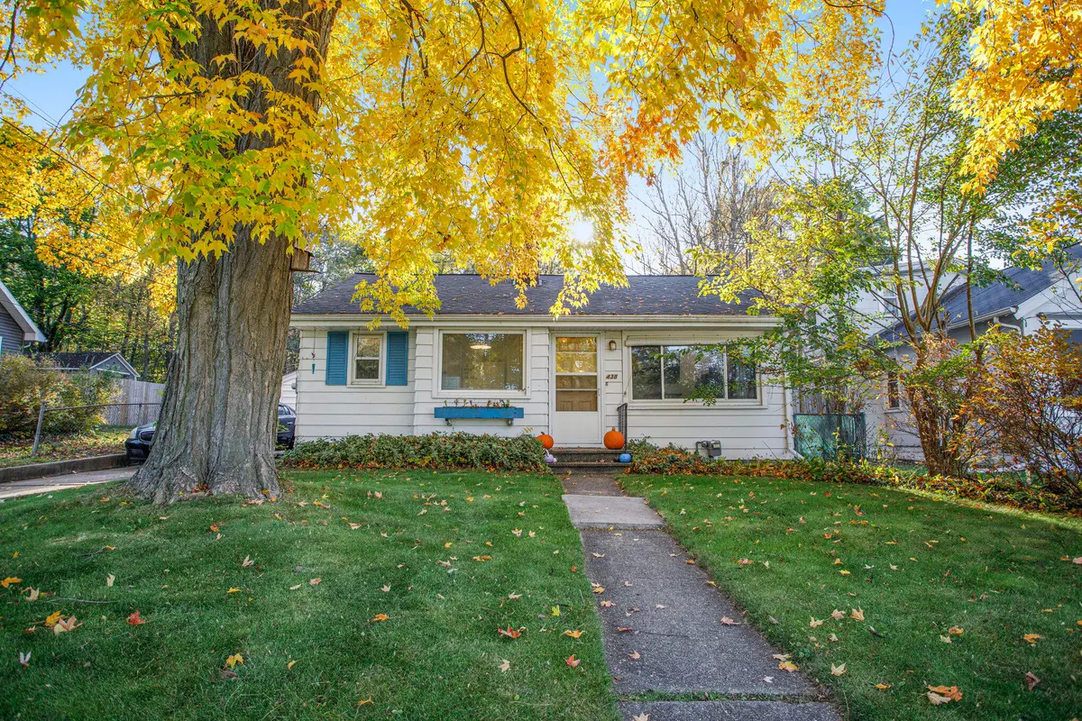 438 Elmhurst Avenue, Parchment, MI 49004 - Image #1