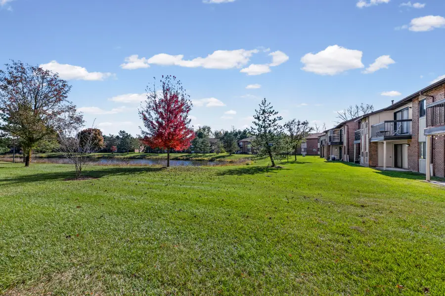 33735 Pondview Circle #164, Livonia, MI 48152 - Image #3