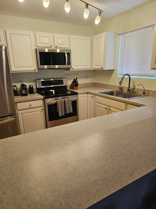 9073 Newport Way Way, Livonia, MI 48150