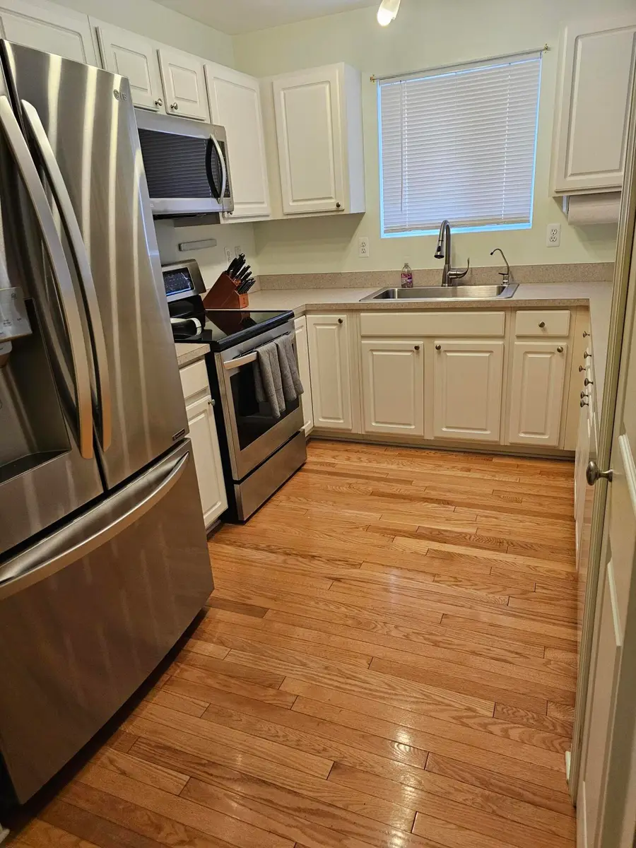 9073 Newport Way Way, Livonia, MI 48150 - Image #3