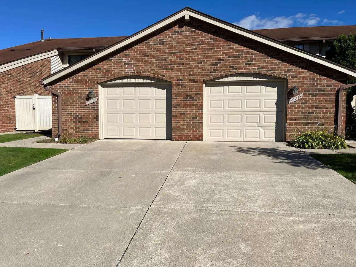 29077 Tiffany Drive W, Southfield, MI 48034 - Image #1