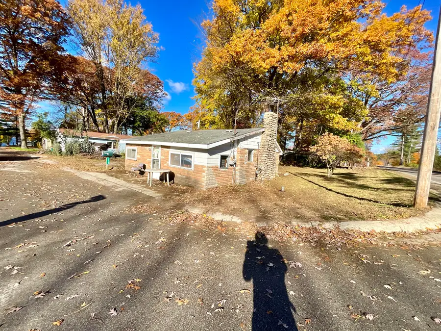 12785 Linway Street Ne, Gowen, MI 49326 - Image #2