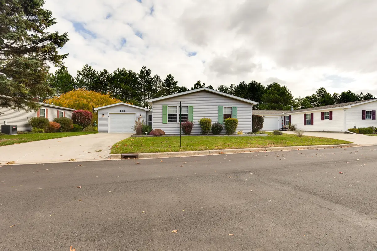 109 Cadgewith E, Lansing, MI 48906 - Image #1