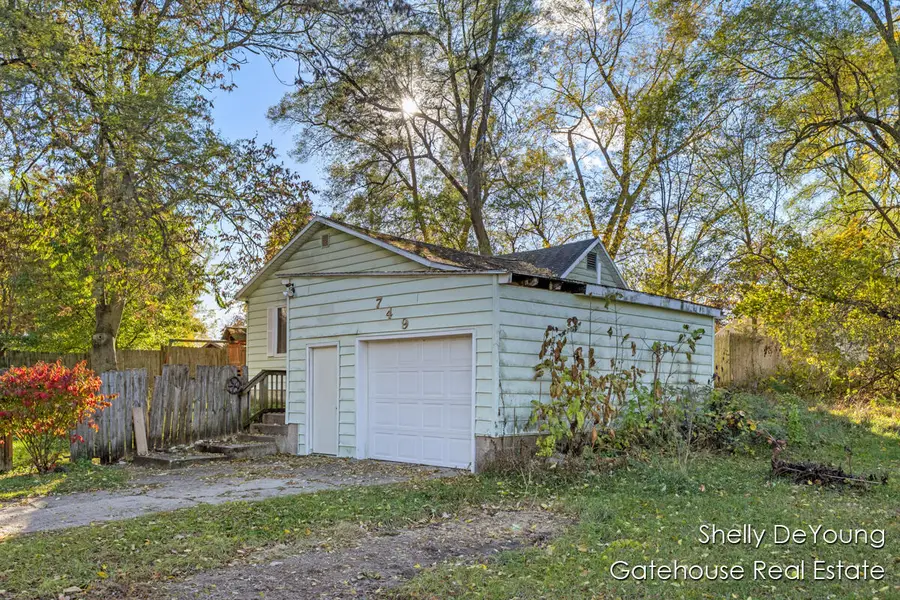 749 Moulton Street, Belding, MI 48809 - Image #3