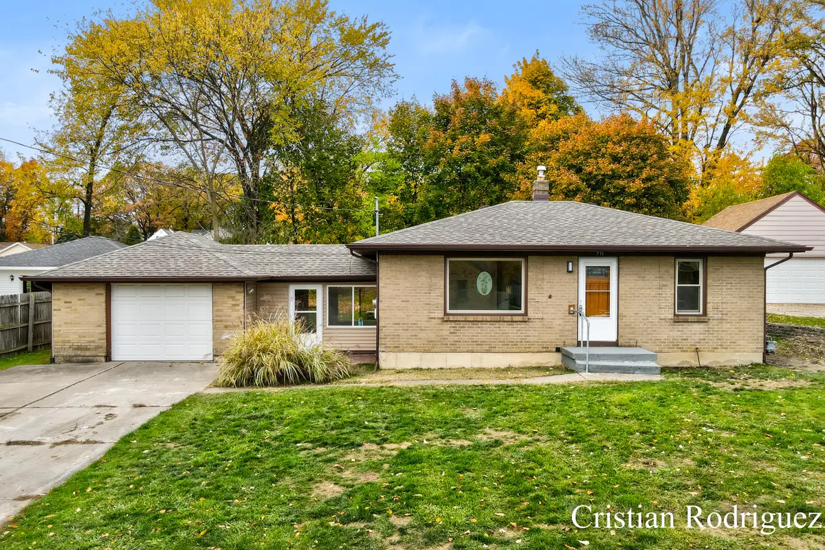711 Fairfield Avenue Nw, Grand Rapids, MI 49504 - Image #1