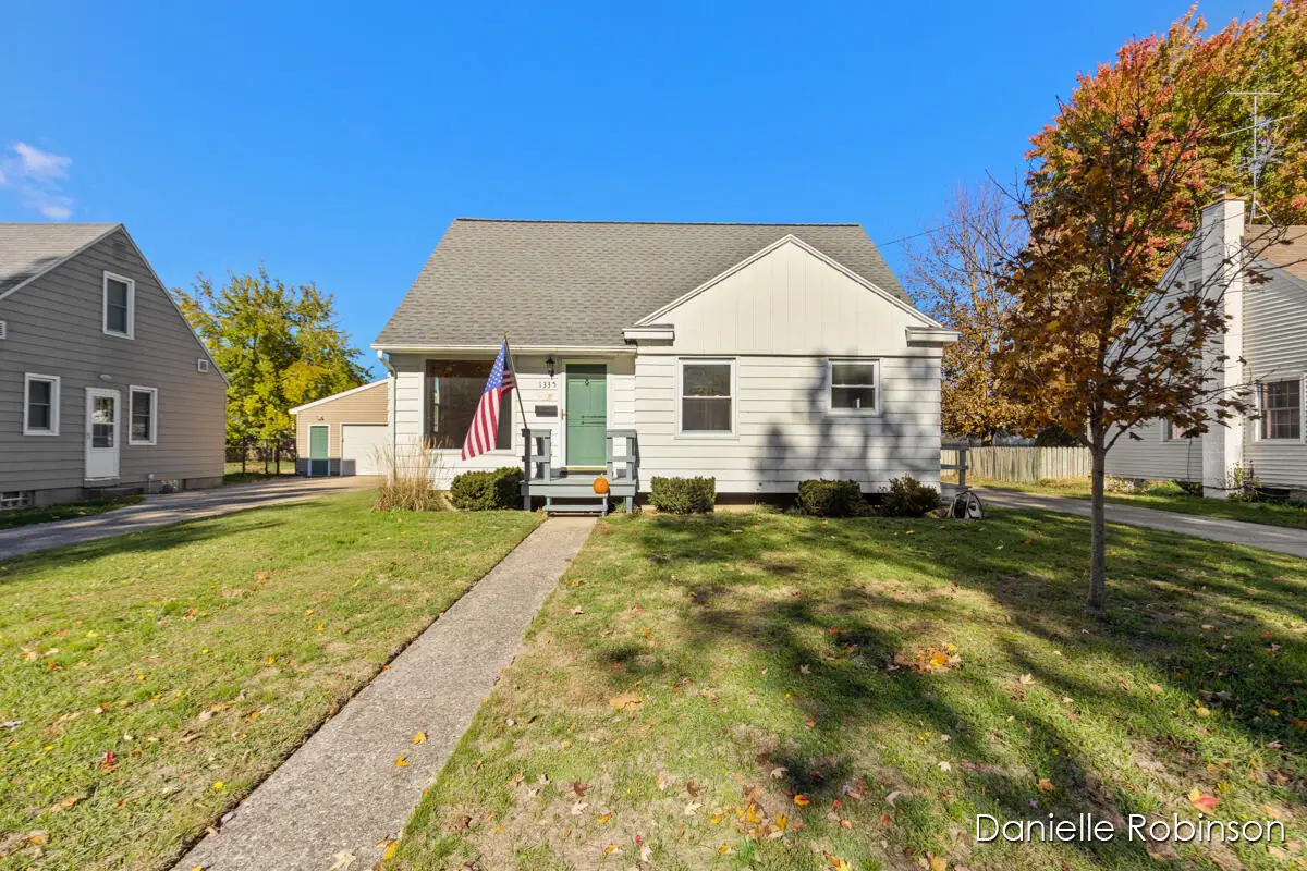 1335 Northlawn Street Ne, Grand Rapids, MI 49505 - Image #1