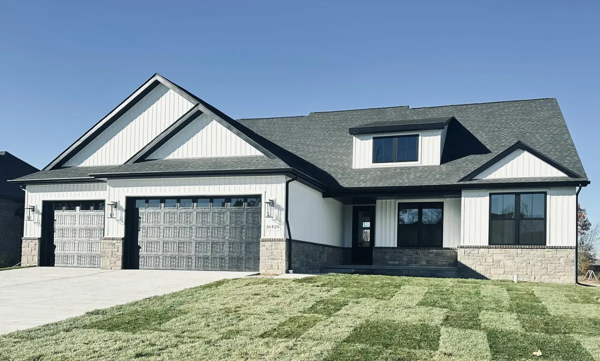 16420 Sleepy Hollow Drive, Fenton, MI 48430 - Image #1