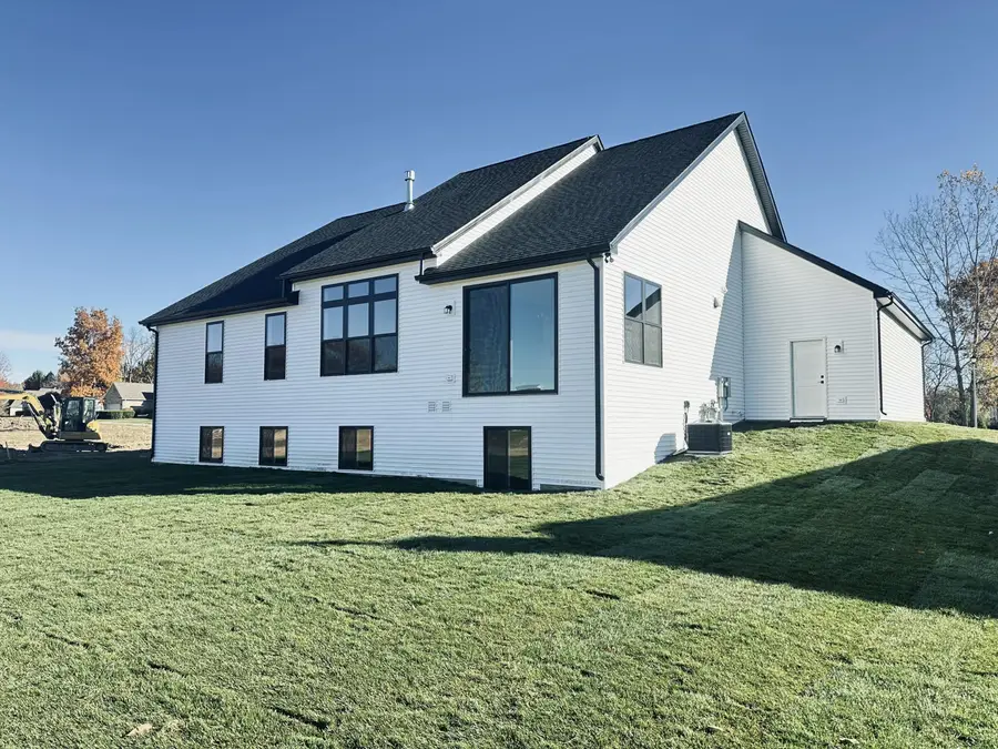 16420 Sleepy Hollow Drive, Fenton, MI 48430 - Image #3