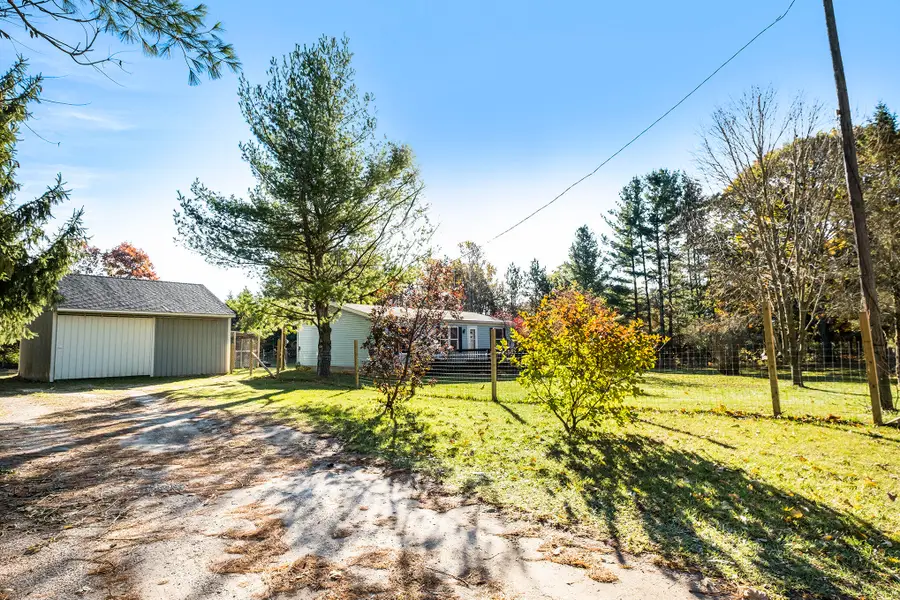 3955 S Holland Road, Sidney, MI 48885 - Image #2