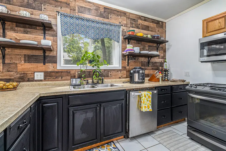 37057 Marrion Court, Paw Paw, MI 49079 - Image #2