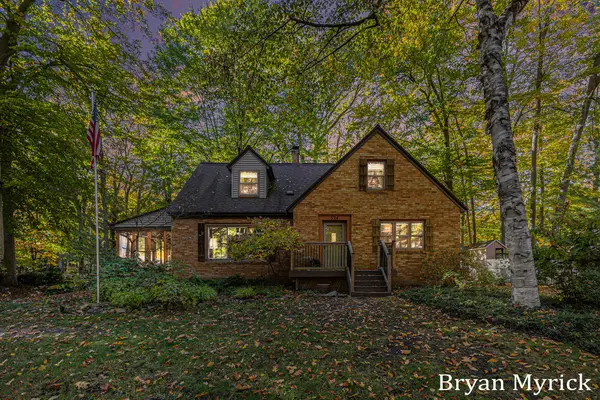 324 Marquette Avenue, Holland, MI 49424