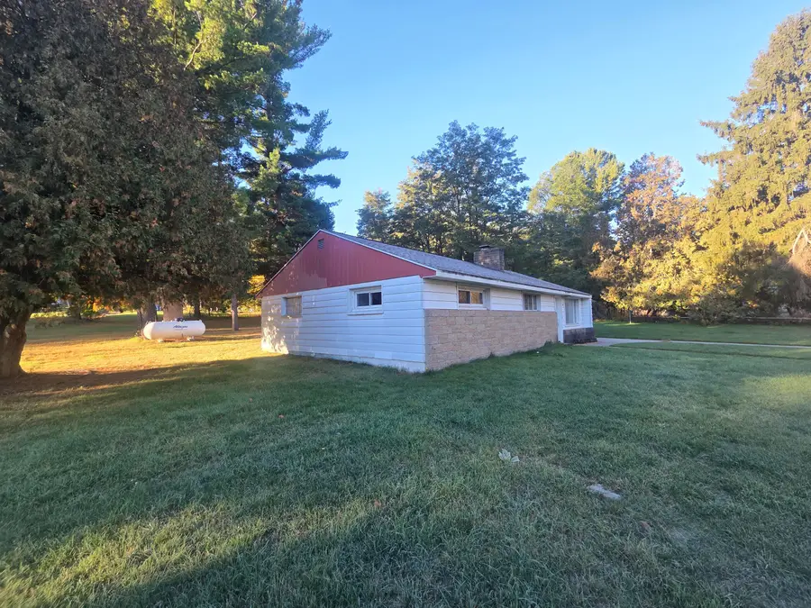 245 Millbrook Rd Road, Blanchard, MI 49310 - Image #2