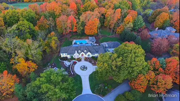 6029 Hillsborough Court Sw, Grandville, MI 49418