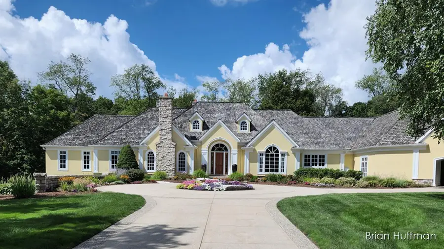 6029 Hillsborough Court Sw, Grandville, MI 49418 - Image #2