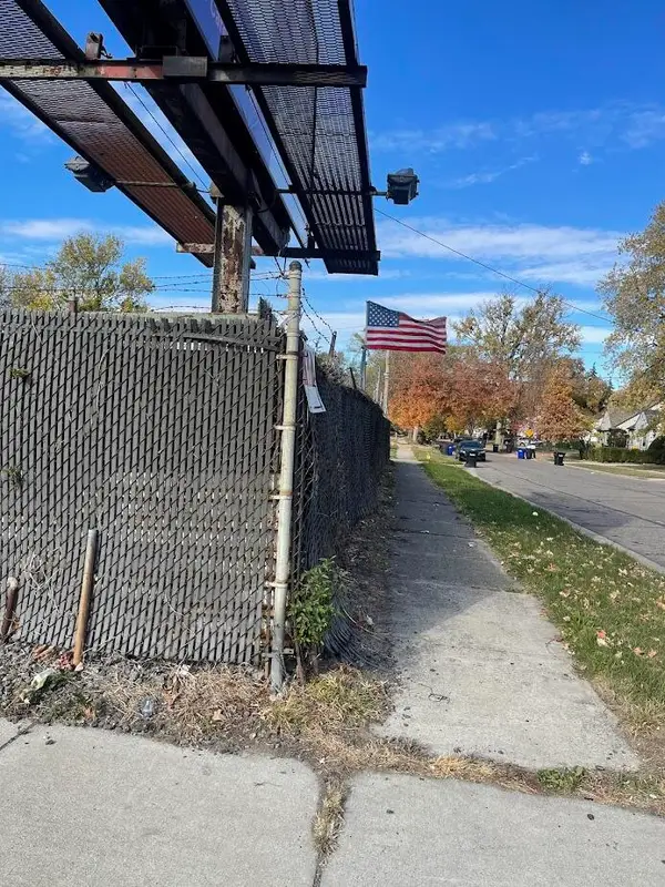 22512 W Warren Avenue, Redford, MI 48239