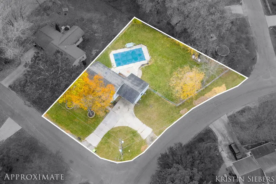 927 E Woodland Street, Greenville, MI 48838 - Image #2