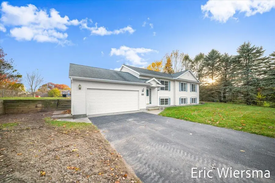 7635 Hessler Drive Ne, Rockford, MI 49341 - Image #2