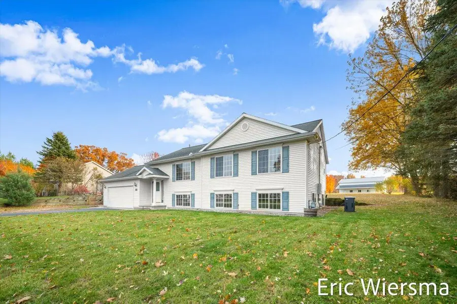 7635 Hessler Drive Ne, Rockford, MI 49341 - Image #3