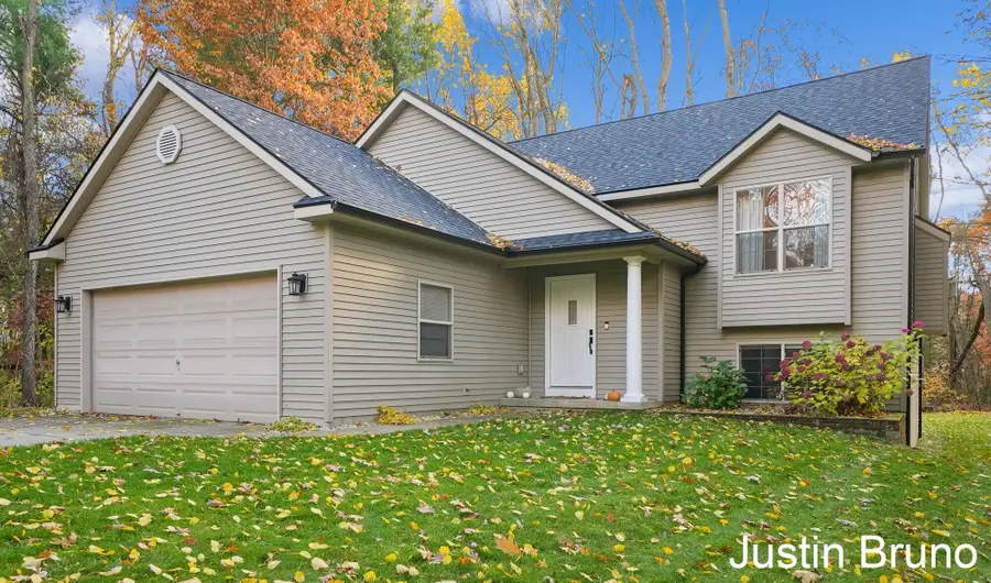 10811 Timberline Drive, Greenville, MI 48838 - Image #2