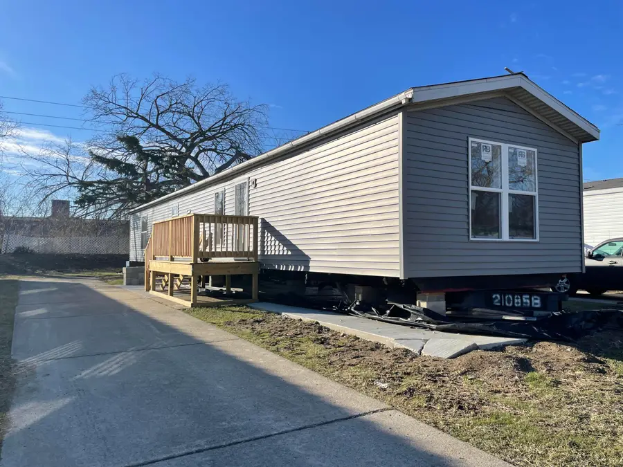 3900 W Jefferson Avenue, Trenton, MI 48183 - Image #2