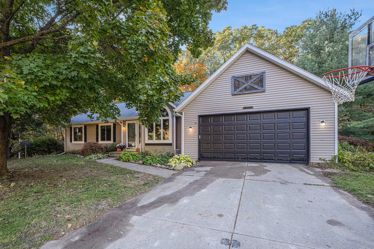 8111 Tanager Lane Ne, Rockford, MI 49341 - Image #1