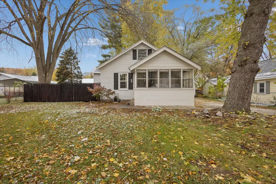 947 Roger Street Nw, Grand Rapids, MI 49544 - Image #2