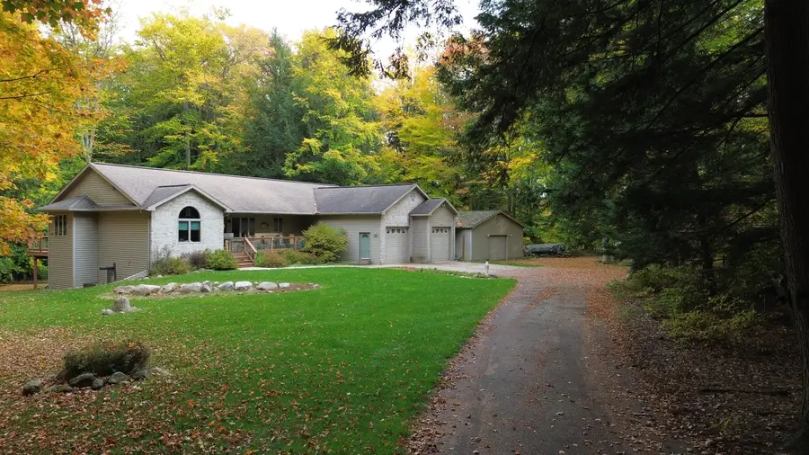 8632 W Blanchard Road, Blanchard, MI 49310 - Image #3