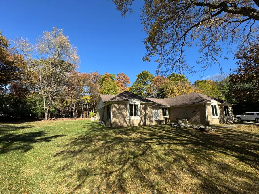 5218 Cherokee Court, Troy, MI 48098 - Image #2