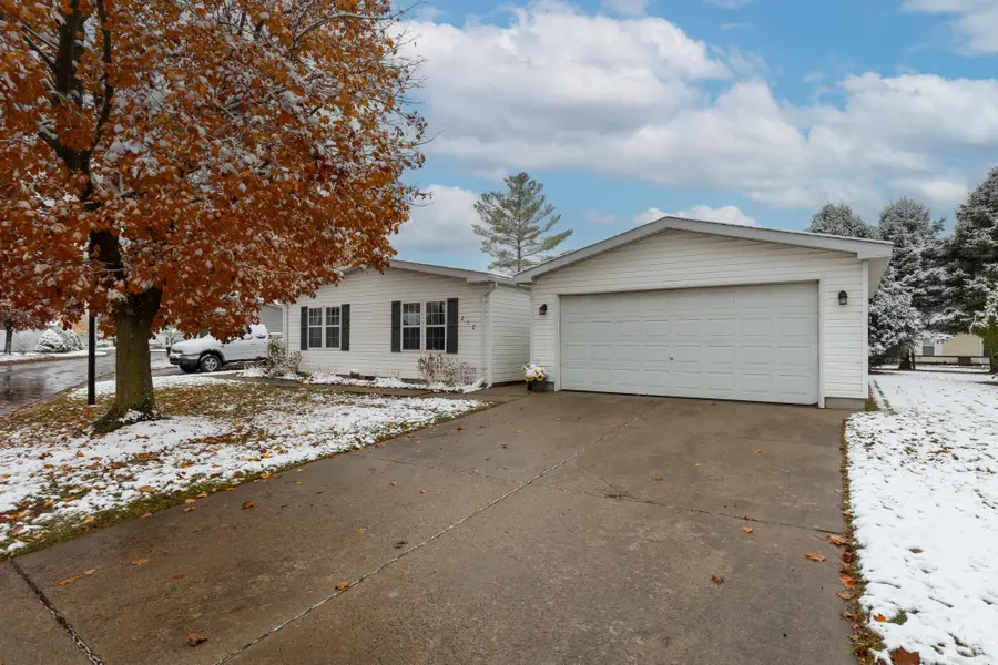 210 Saint Ives N, Lansing, MI 48906 - Image #2