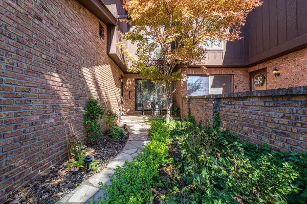 26200 Summerdale Drive, Southfield, MI 48033