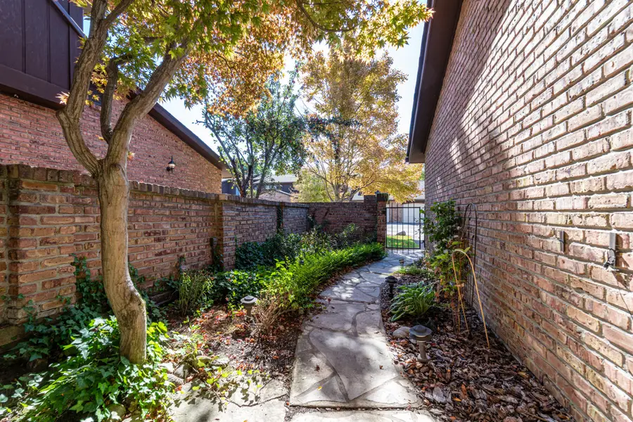 26200 Summerdale Drive, Southfield, MI 48033 - Image #2