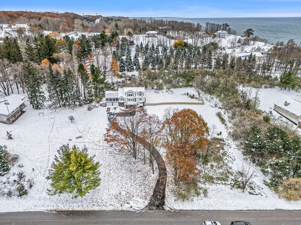 6679 Dunecrest Avenue, Ludington, MI 49431