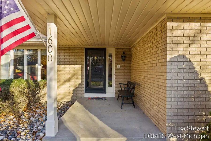 1600 Cherry Hill Drive Ne, Grand Rapids, MI 49505 - Image #3