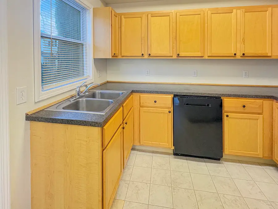 748 Lake Michigan Drive Nw, Grand Rapids, MI 49504 - Image #3