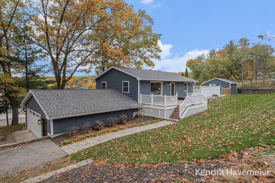 8420 Je Ne Be Drive Ne, Rockford, MI 49341 - Image #2