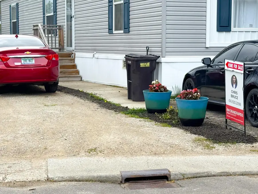 5220 Village Drive Sw, Wyoming, MI 49509 - Image #3