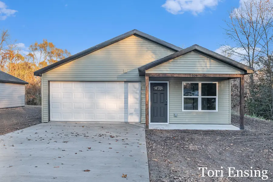 904 Moulton Street, Belding, MI 48809 - Image #2