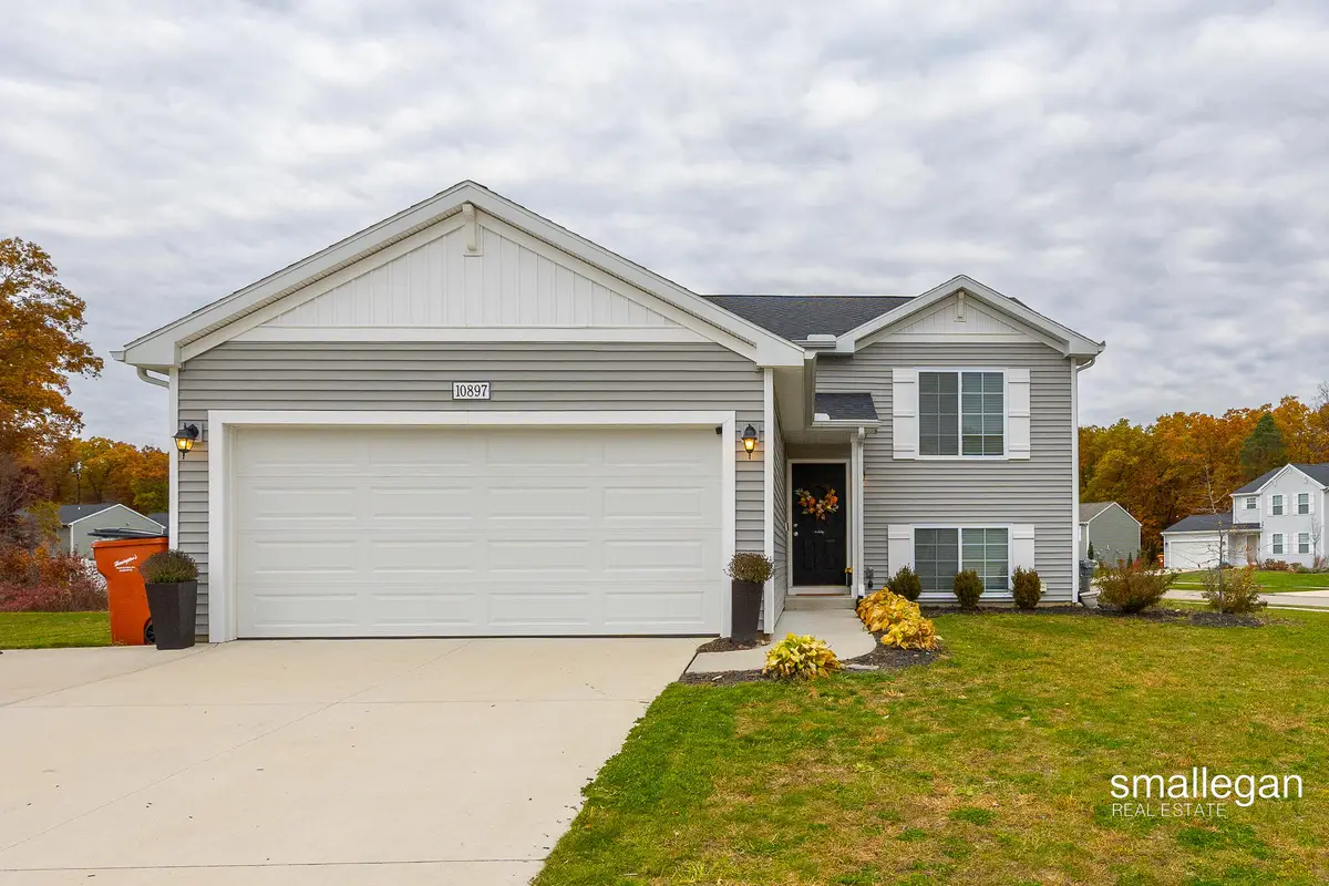 10897 Carmen Oak Drive Se, Lowell, MI 49331 - Image #1
