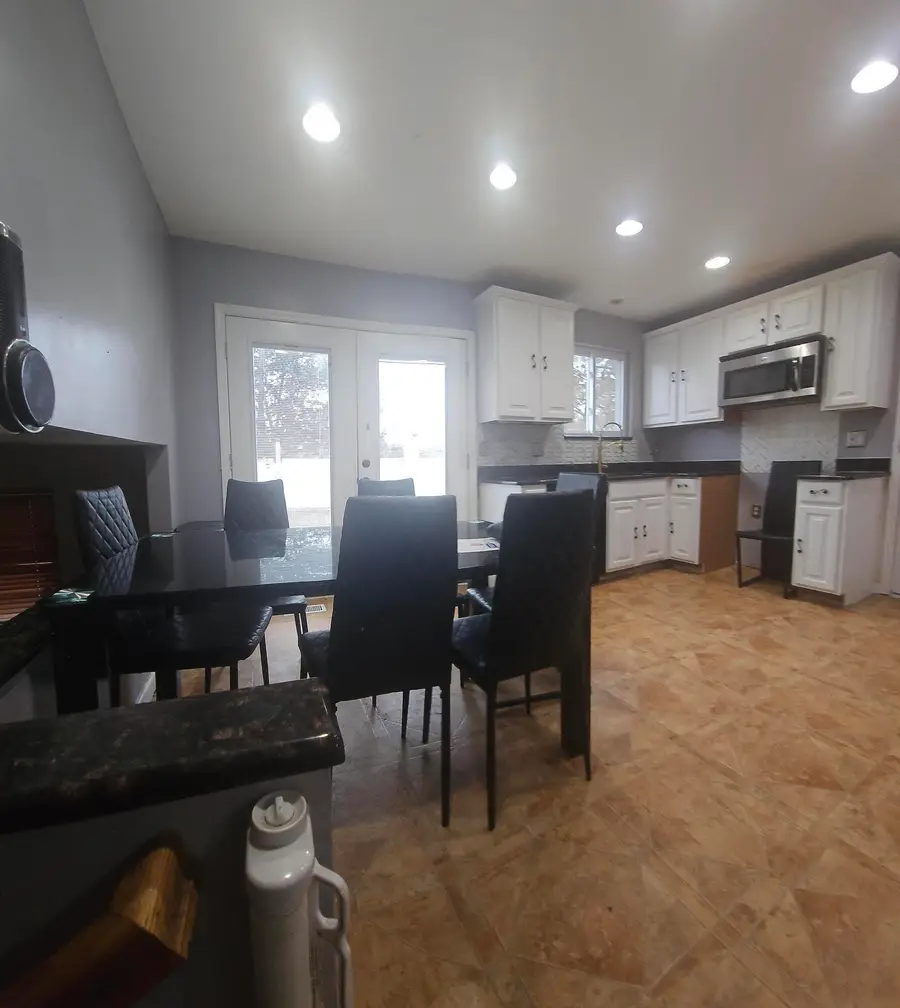 29730 Mackenzie Circle E, Warren, MI 48092 - Image #3