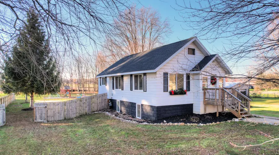 407 Selby Street, Hopkins, MI 49328 - Image #2