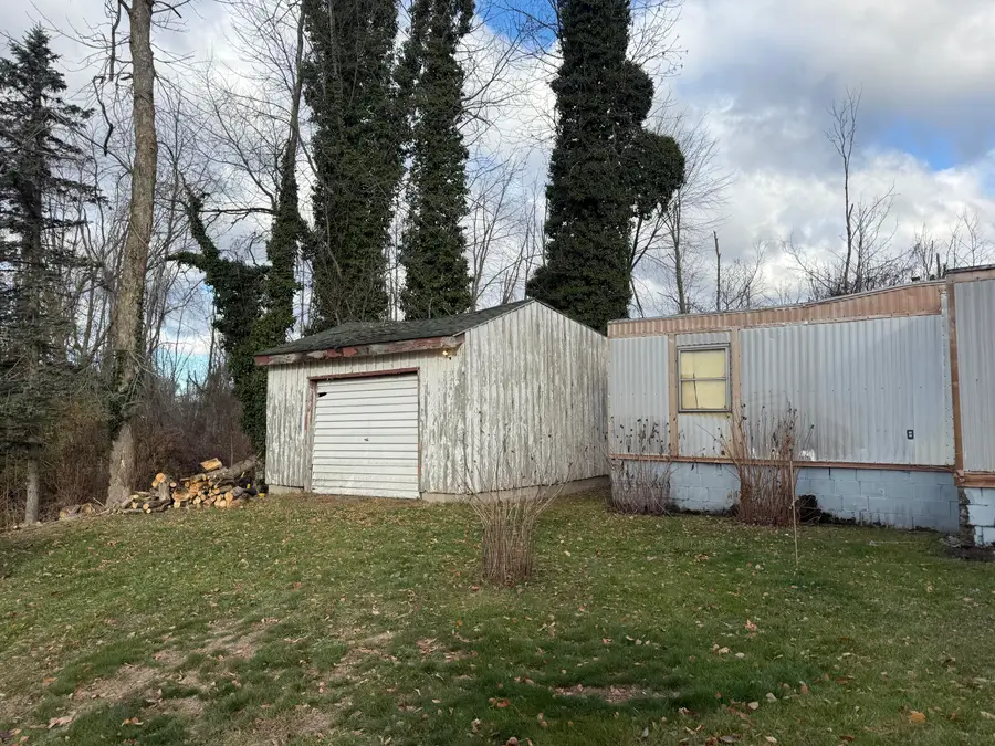 393 W Lever Road, Hart, MI 49420 - Image #2