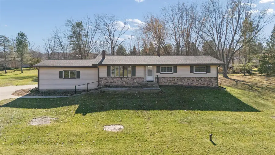 122 Edgemont Drive, Howell, MI 48855 - Image #2