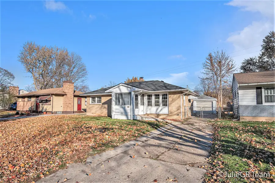 1452 Carlton Avenue Ne, Grand Rapids, MI 49505 - Image #2