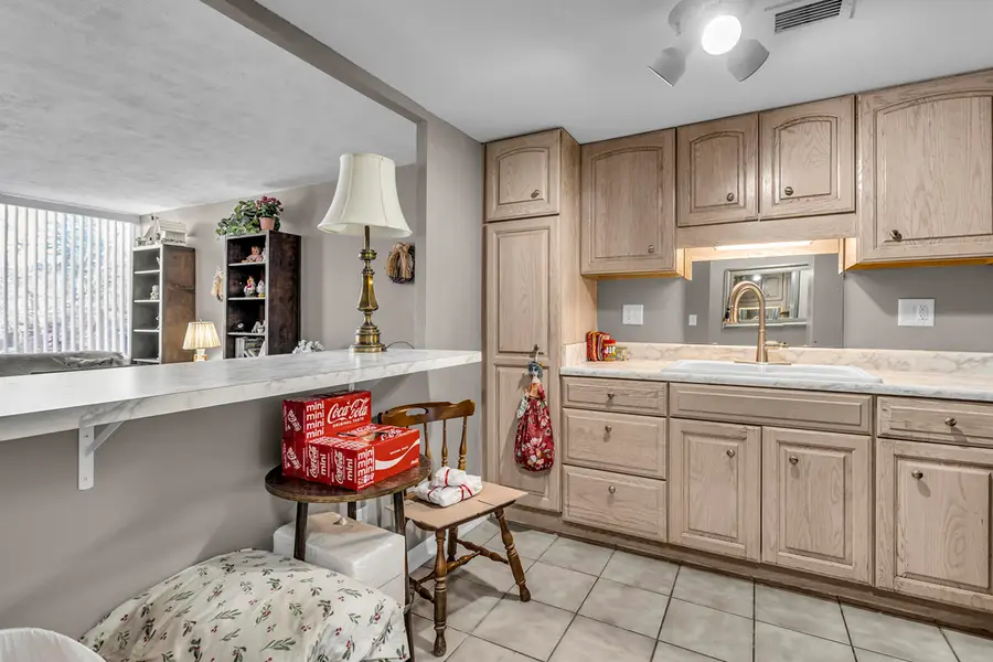 715 W Michigan Avenue #202, Jackson, MI 49201 - Image #2