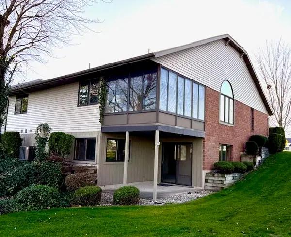 212 Parkside Drive, Zeeland, MI 49464