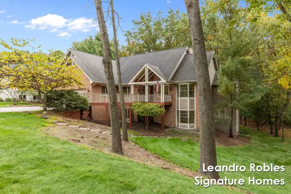 2875 NE Riverwoods Drive Ne, Rockford, MI 49341