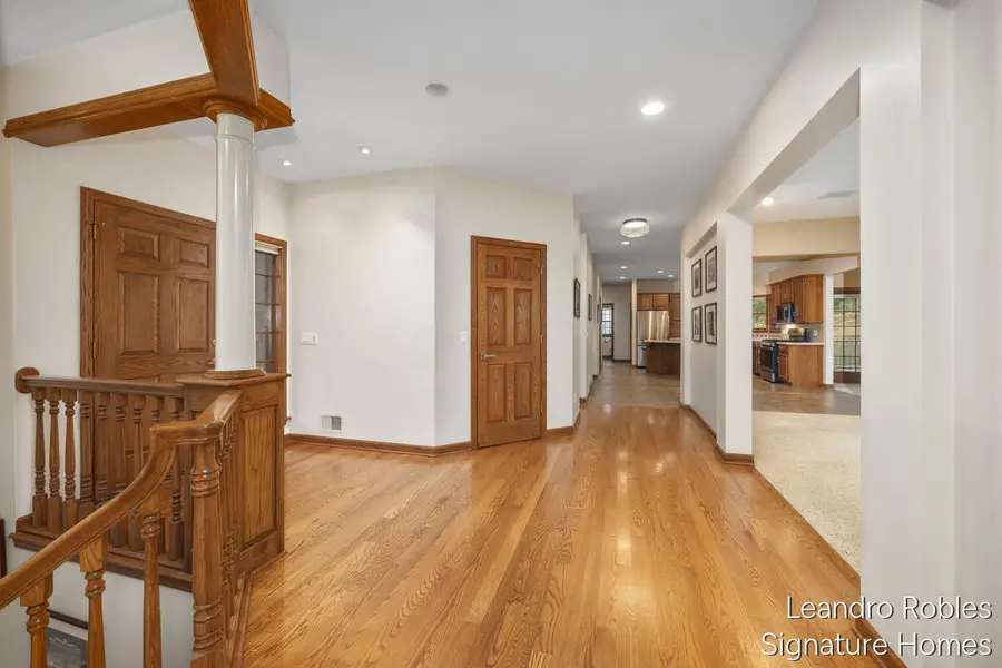 2875 NE Riverwoods Drive Ne, Rockford, MI 49341 - Image #2