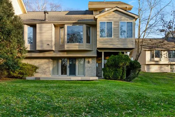 8040 Pepperwood Drive #4, Grand Blanc, MI 48439