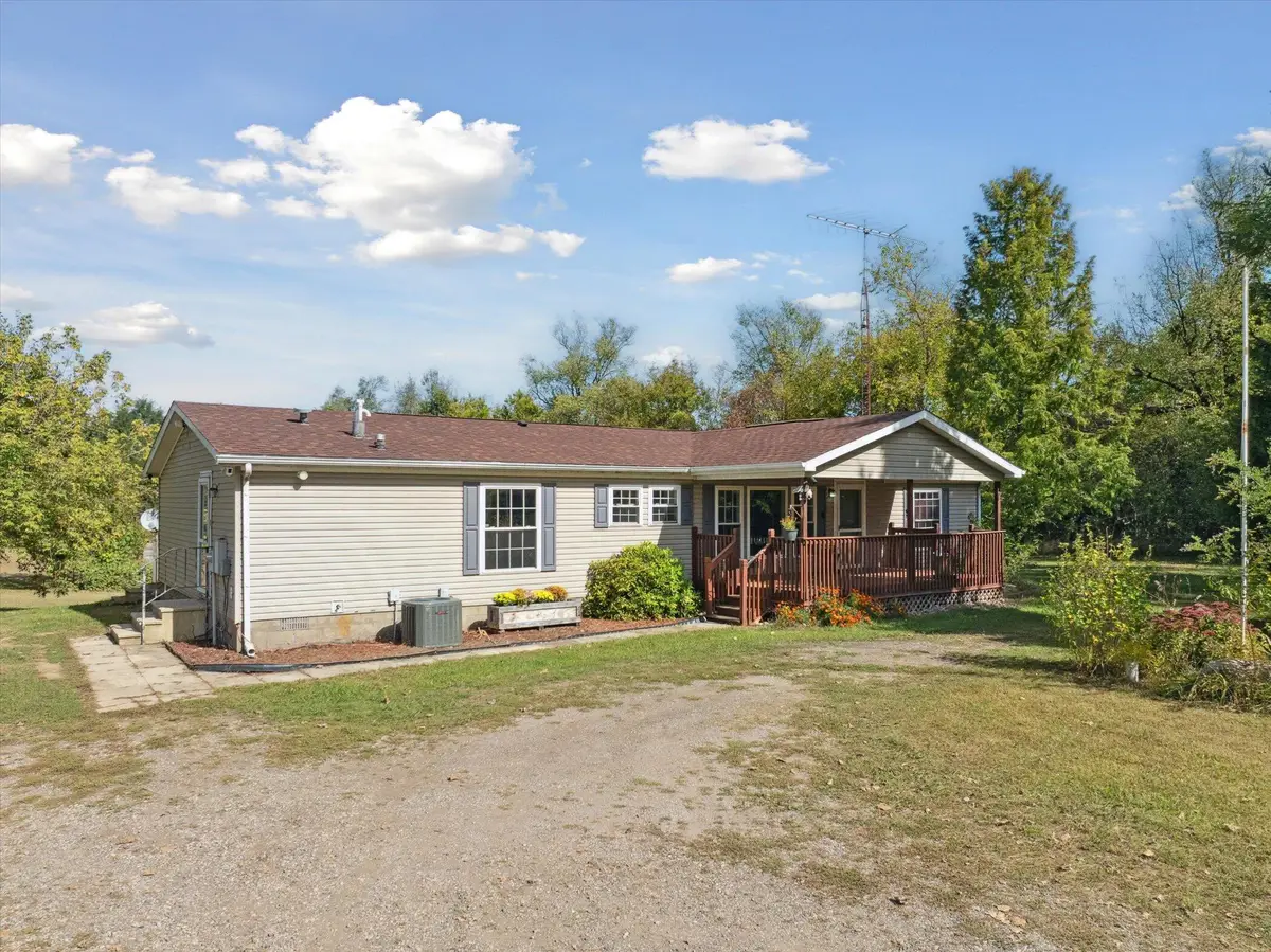 6838 Moreland Road, Jonesville, MI 49250 - Image #1